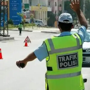 trafigi tehlikeye dusuren suruculer polisten kacamadi 51 bin 538 lira ceza kesildi SyH5zVn3