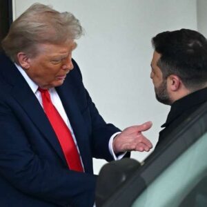 trump bu kez zelenskinin kiyafetini begendi inanmiyorum bayildim TmXekjAK