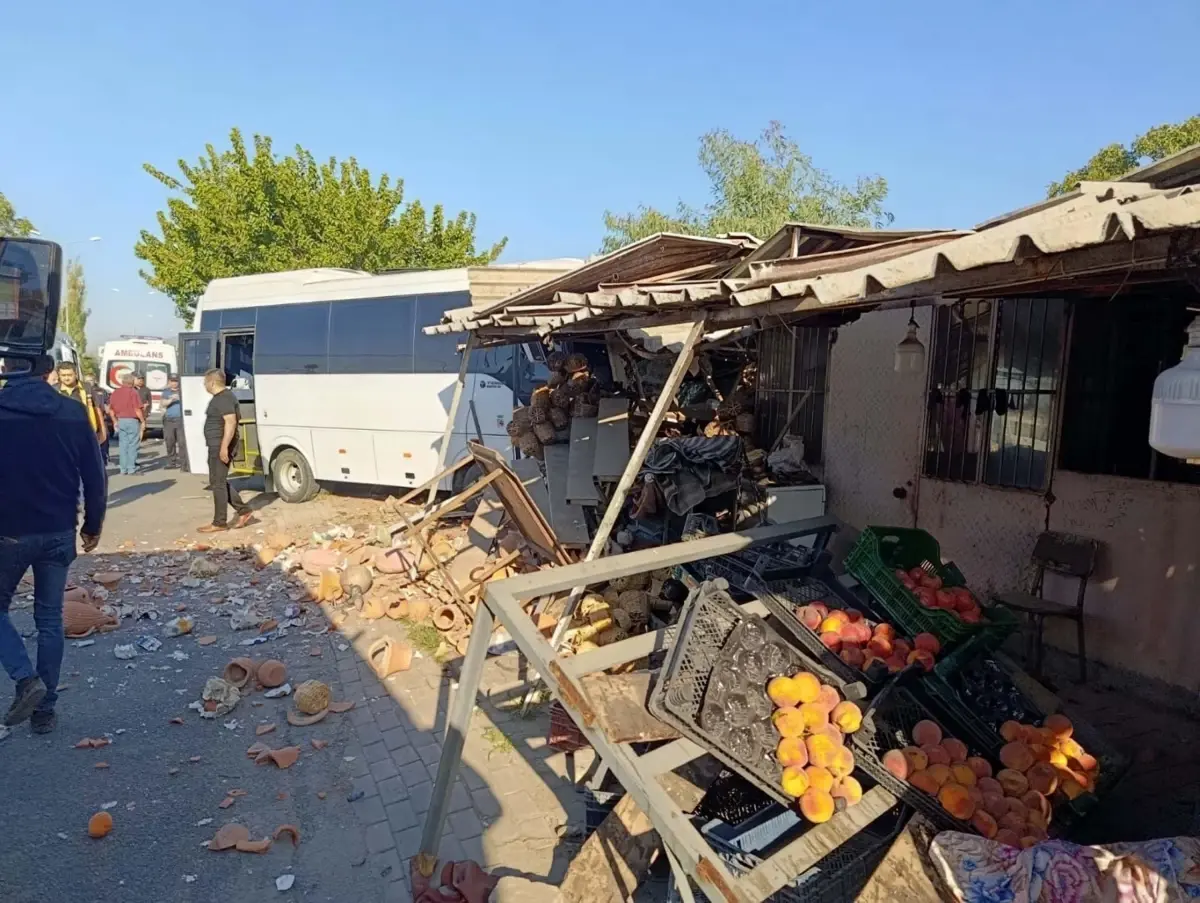 ogrenci servisi kaza yapti 7pEszFal