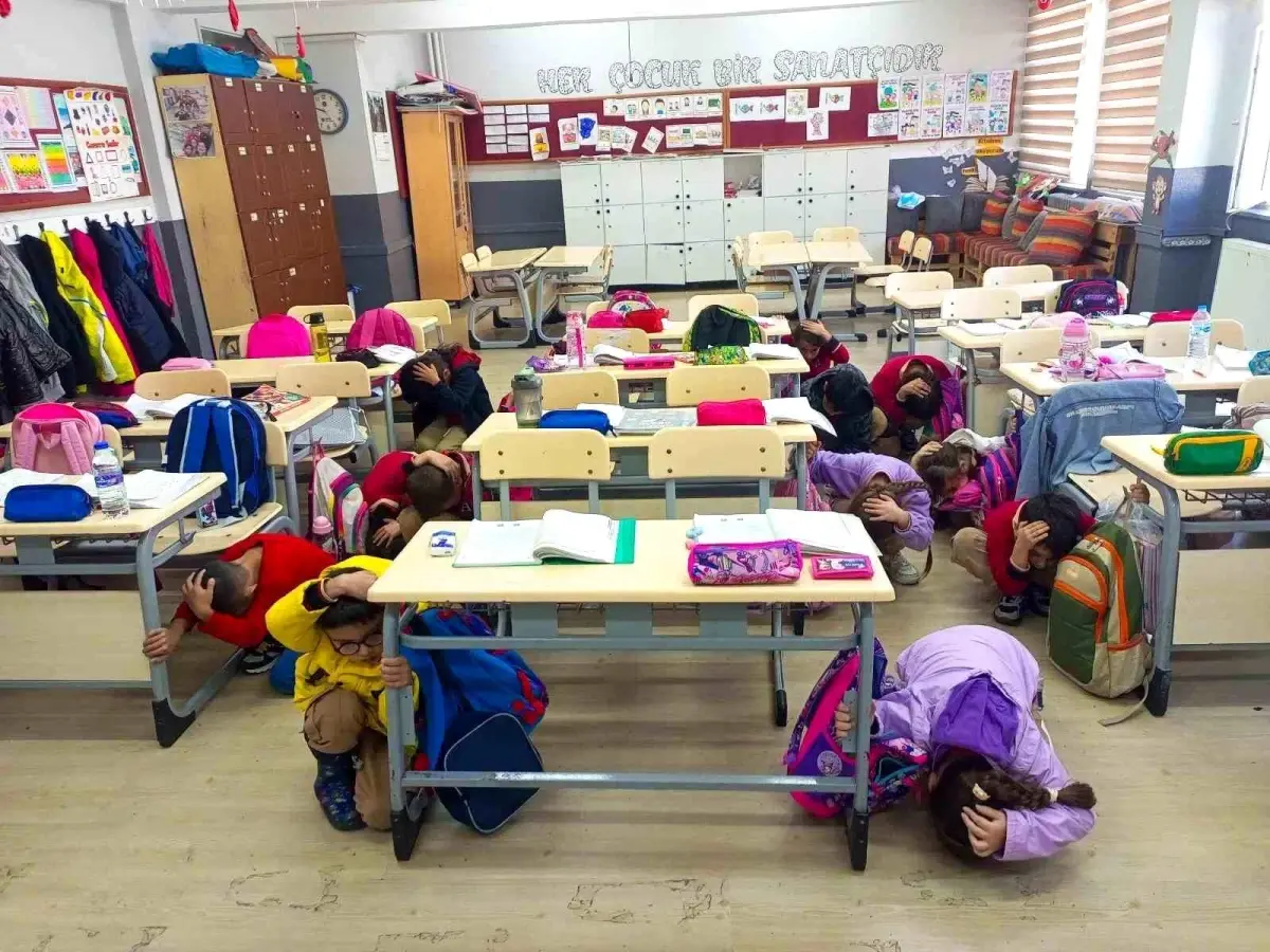 balikesirde deprem tahliye tatbikati gerceklestirildi mlrsNHhD.jpg