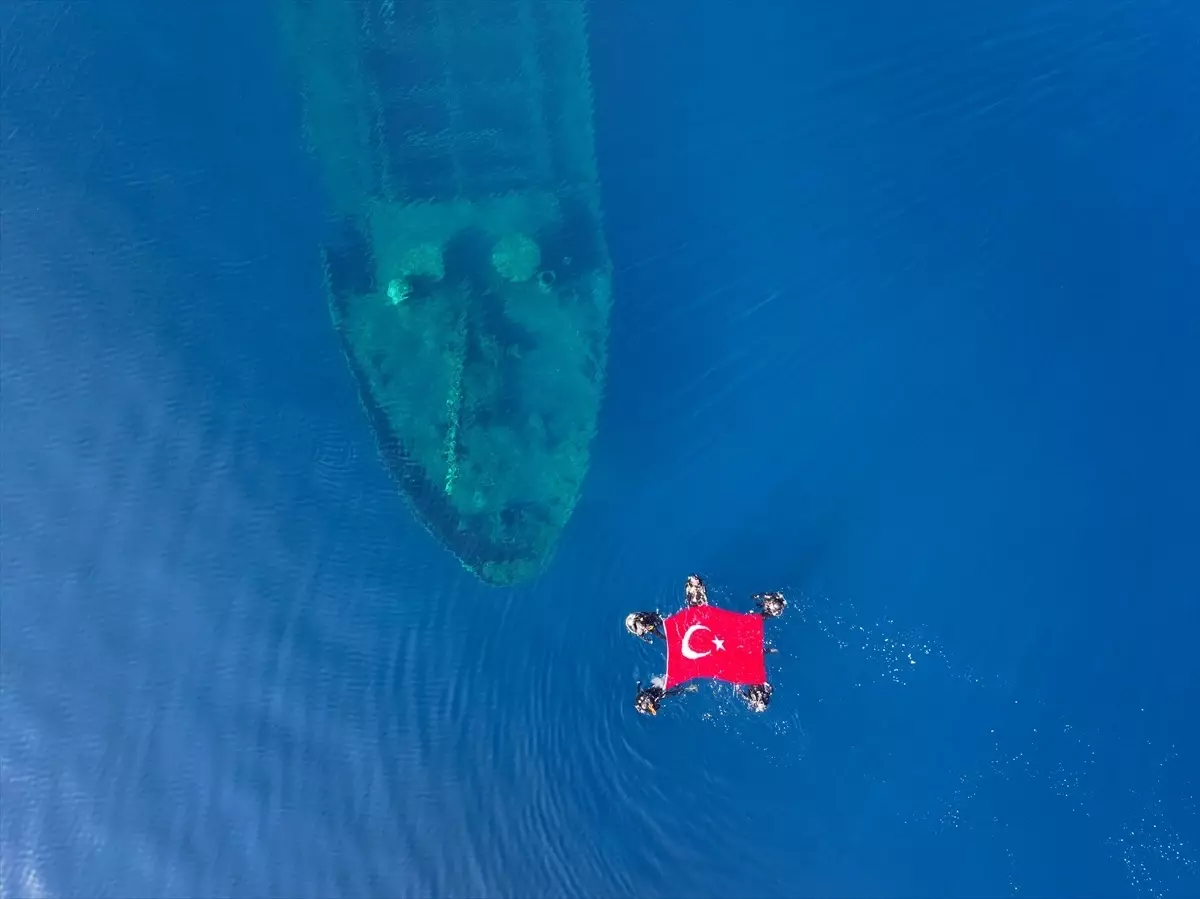 cesmede dalgic polislerden cumhuriyet bayrami kutlamasi tiTY2NQq.jpg