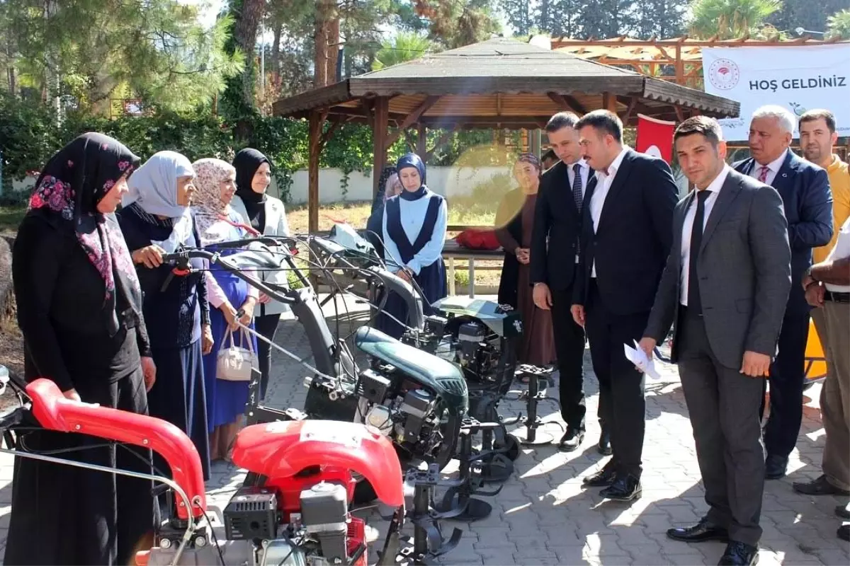 duzicinde ciftcilere tarimsal ekipman dagitimi GB1jNDAc