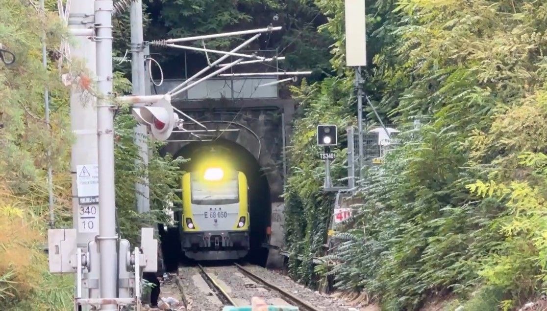 evlerin altindan gecen 114 yillik tren tuneli mahalleyle butunlesti gAm1wbpM