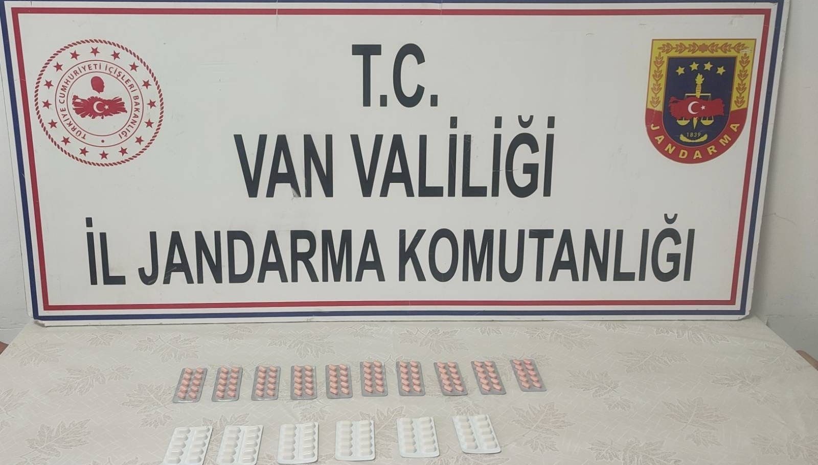 iran uyruklu kisiden 160 adet uyusturucu hap ele gecirildi aA6qGQTF