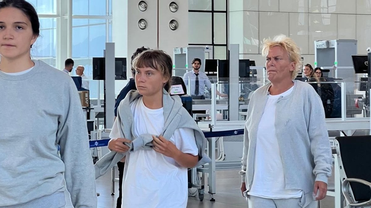 israil 171 aktivisti sinir disi etti aralarinda greta da var g4EBGmdf