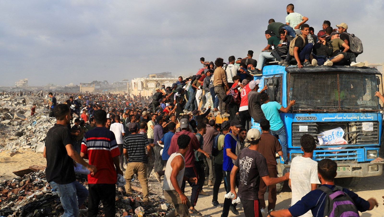 israil yardimlari kisitliyor gazzeye girecek tir sayisi yari yariya azaltildi FNsw5Tjl.jpg