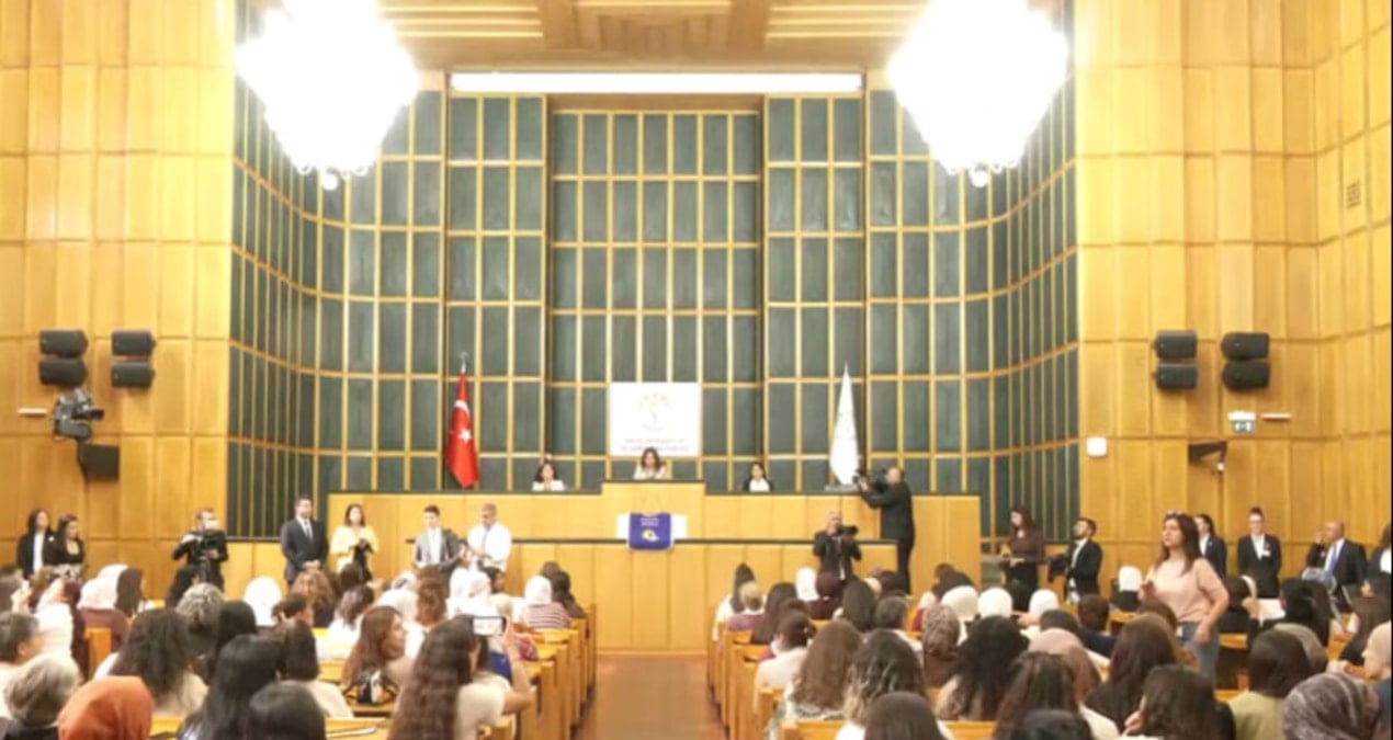 mecliste apo sloganlarina akpli isimden cok sert tepki v3khxYmU