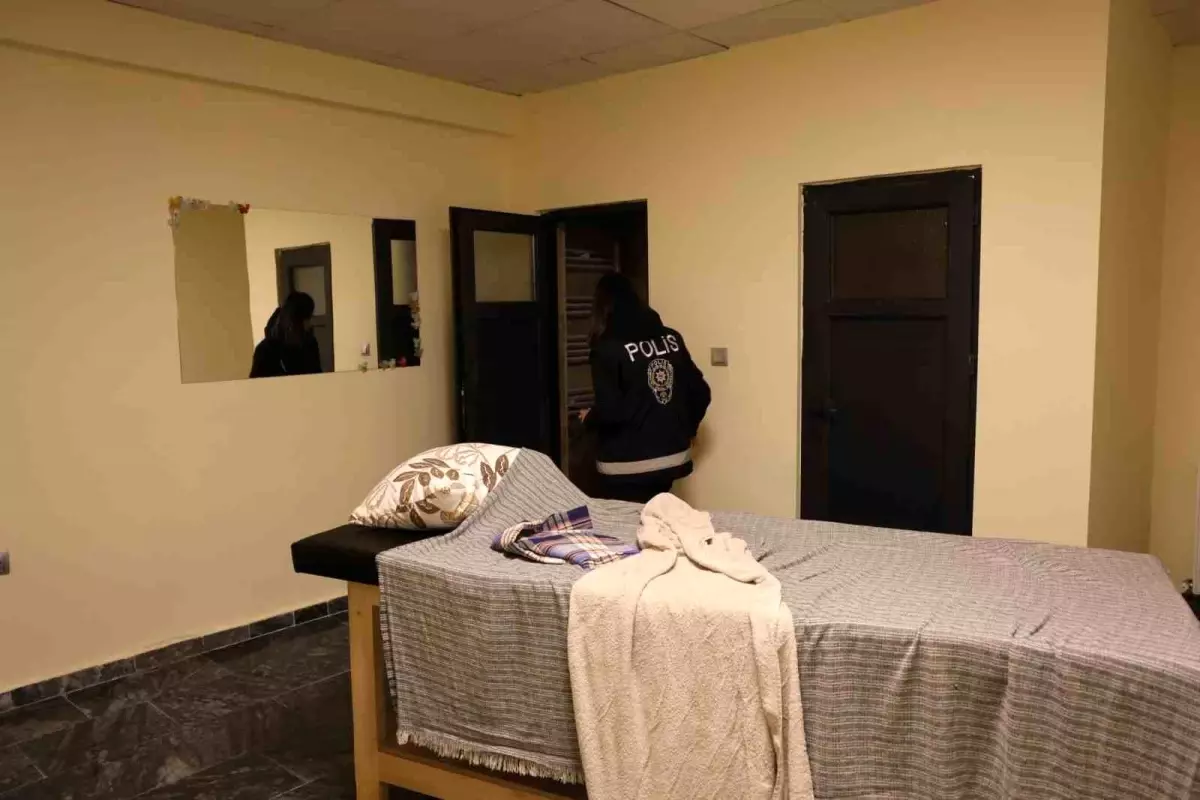 nevsehirde fuhus operasyonu 5 gozalti 6 kadin kurtarildi 1ABG7VjF.jpg