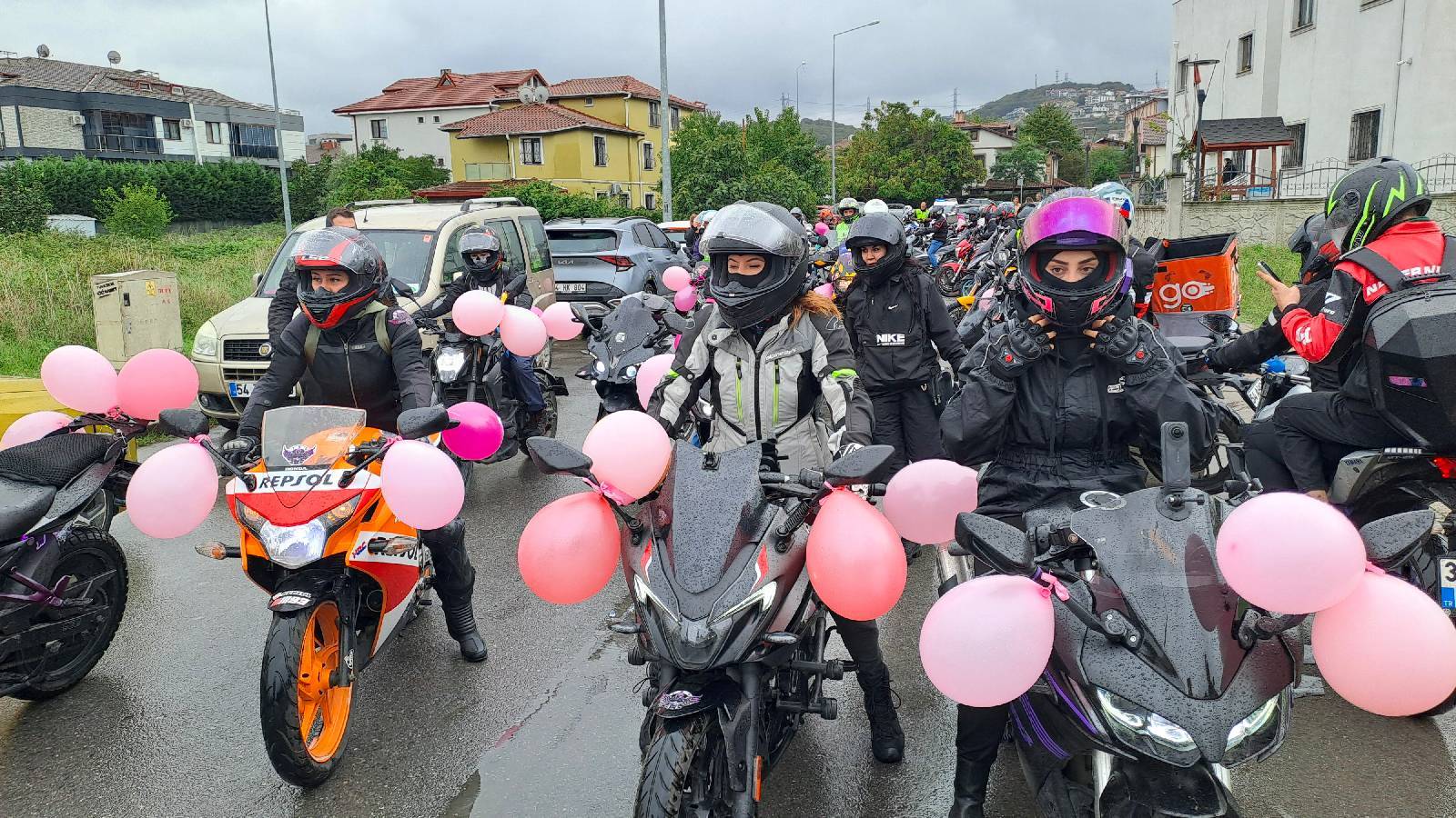 sakaryadaki motosiklet tutkunlari meme kanserine dikkati cekmek icin tur atti BBbgiCaw.jpg