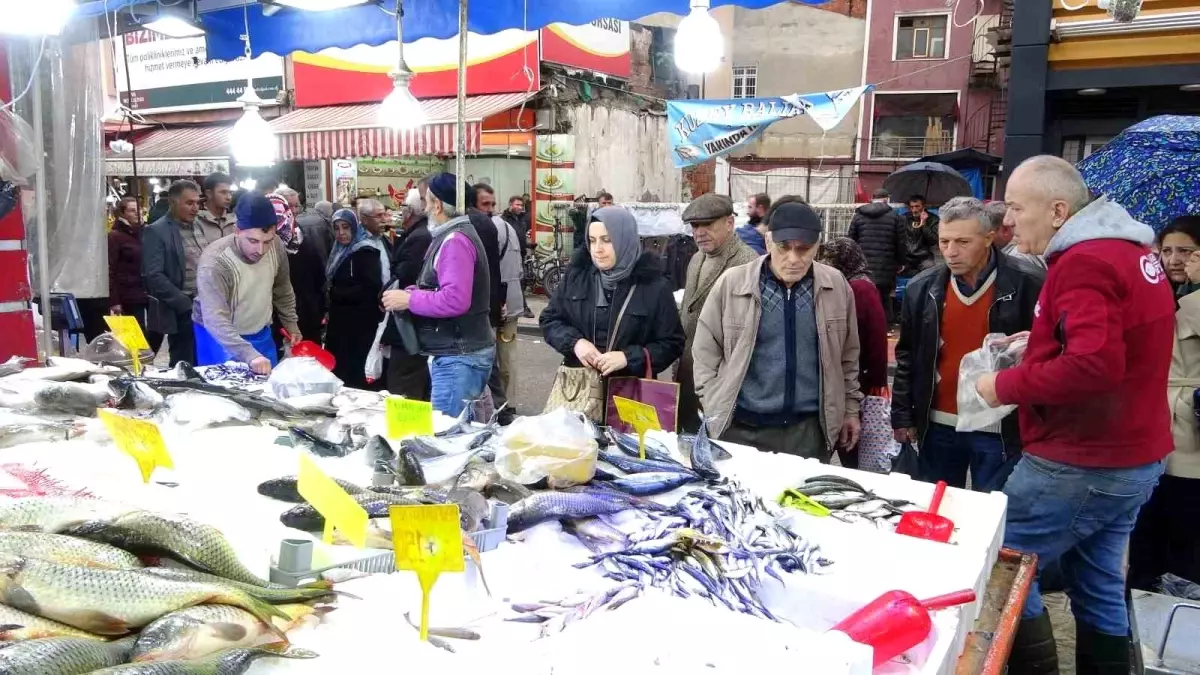 samsunda balik fiyatlari dustu hamsi ve istavrit 75 lira xZbQR9xy.jpg