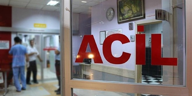 tokatta akaryakit istasyonunun tabelasina carpan hafif ticari aractaki 3 kisi yaralandi RAjHY5Ij.jpg