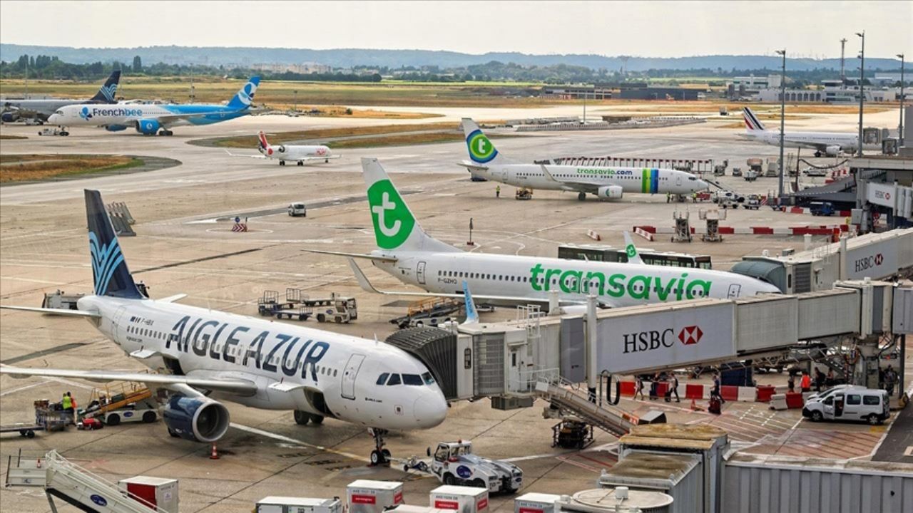 ucaklar yerde kaldi milyarlarca dolar zarar aciklamasi VJTaIF5z.webp