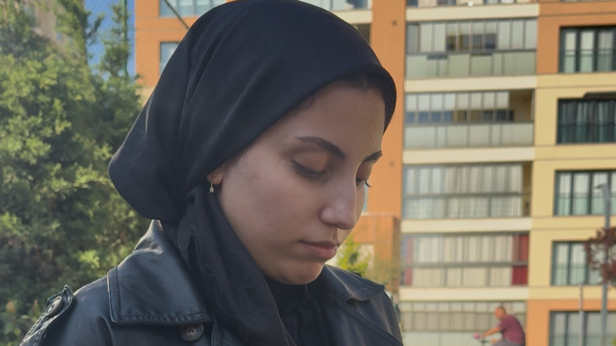 istanbulda basortulu ogrenciye hocasindan hakaret bu sekilde temizlikciye benziyorsun PFcrp54R.jpg