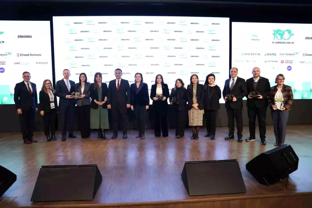 3’üncü Sürdürülebilir Yüzyıl Zirvesi’nde yeşil dönüşümün yol haritası konuşuldu