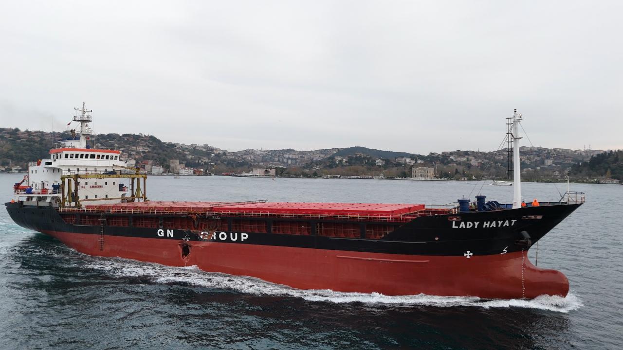 Romanya’da kazaya karışan Türk gemisi İstanbul Boğazı’ndan geçti