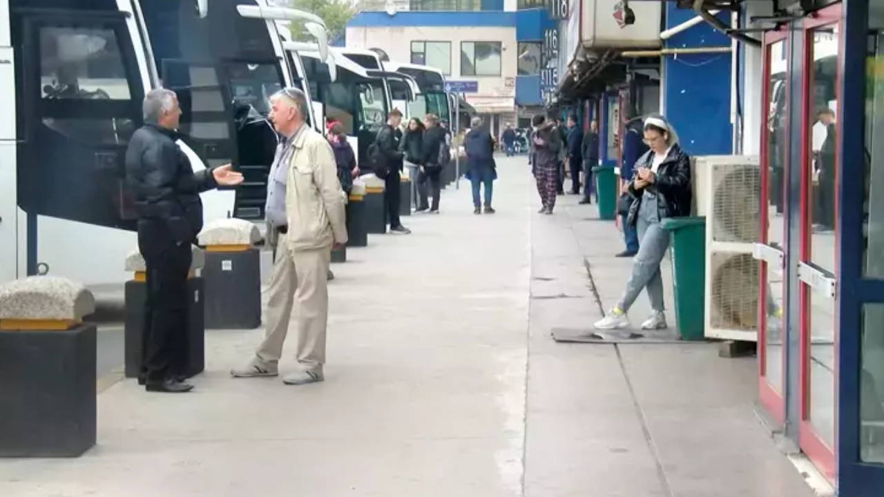 bayramda-memlekete-gitmek-luks-oldu-ucak-ve-otobus-biletlerine-zam-yagmuru-2AMHldxz