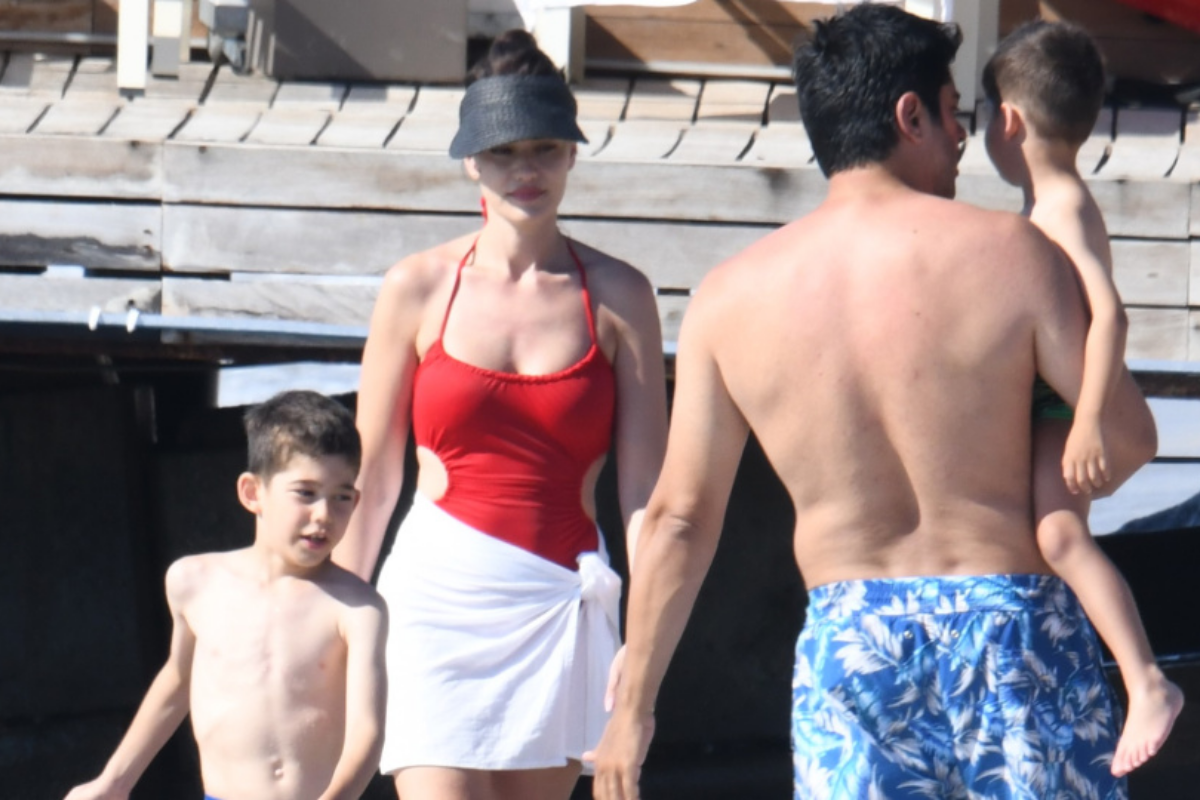 Burak ozcivit ve fahriye evcenin bodrumda keyifli tatili Tqyx66hK